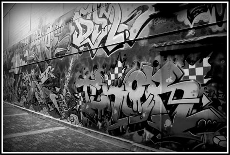 Graffiti Wall: Graffiti wallpaper black and white