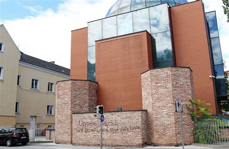 Synagogue in Austria Vandalized with ‘Free Palestine’ Graffiti - Combat ...