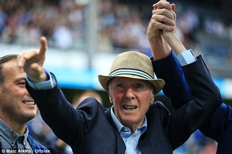 Queens Park Rangers legend Stan Bowles says goodbye | Daily Mail Online