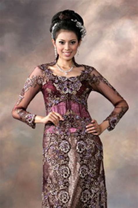 Fashion Muslim World: Kebaya Modern To Traditional Wedding Dress