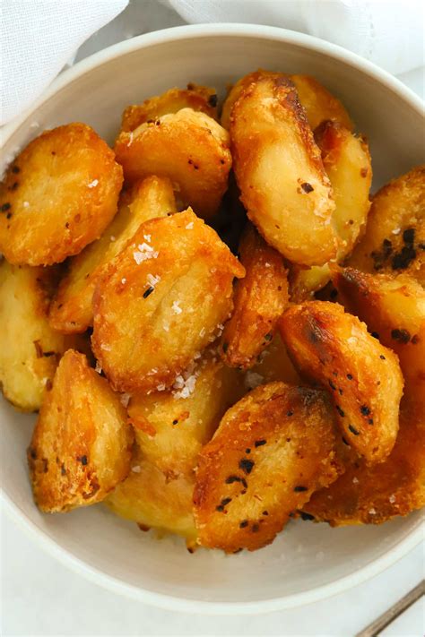 Roast Potatoes {Best Ever Easy Recipe!}