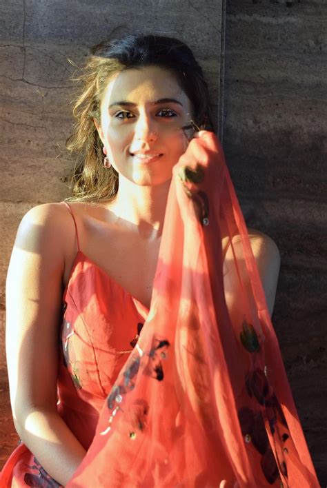 Ridhi Dogra Soaks Up The Sun In Outdoor Photoshoot, See Diva Slaying Ethnic Attire - News18