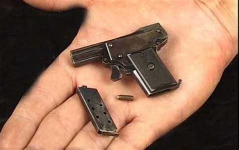 The World's Smallest Semi Automatic Pistol (7 pics)