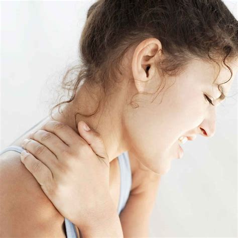 Neck cracking causes, diagnosis & treatment