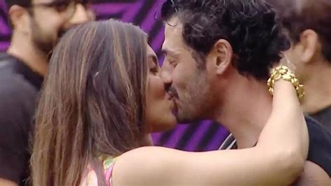 Jad Hadid-Akanksha Puri Kissing Video: Bigg Boss OTT 2: Jad Hadid-Akanksha Puri's passionate lip ...