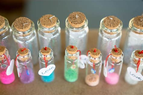 Small glass bottles with secret messages - Creative Commons Bilder