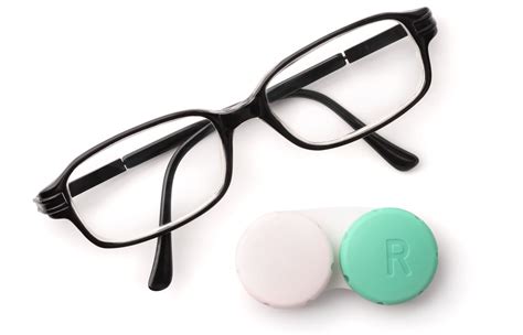 Everything You Need to Know About Contacts vs. Glasses | For Eyes | Blog