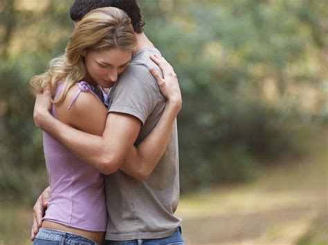 How A Hug Helps In A Relationship | How Hugs Helps A Relationship | Why Hugging Is Important In ...