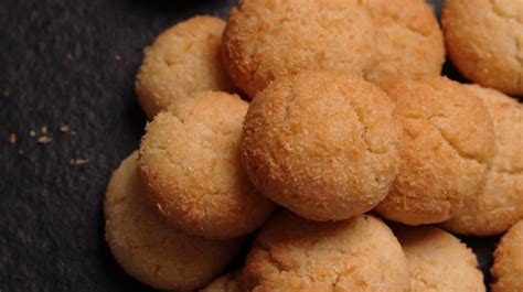 Eggless Coconut Cookies - Aarti Madan