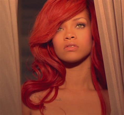 World of Celebrity: Rihanna "California King Bed"