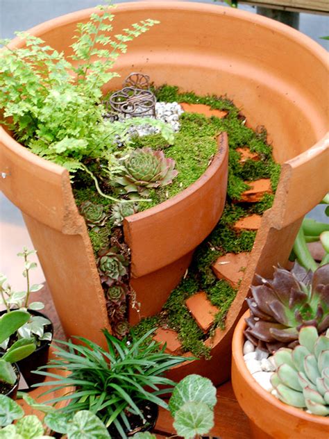 Broken Pots Turned Into Brilliant DIY Fairy Gardens | Bored Panda