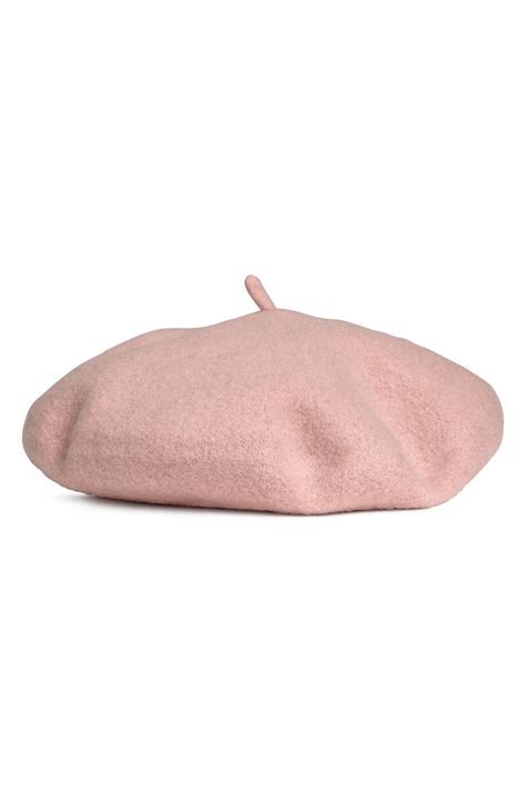 Light pink. Beret in fine-knit wool-blend fabric. | Beret, Outfits with hats, Fashion