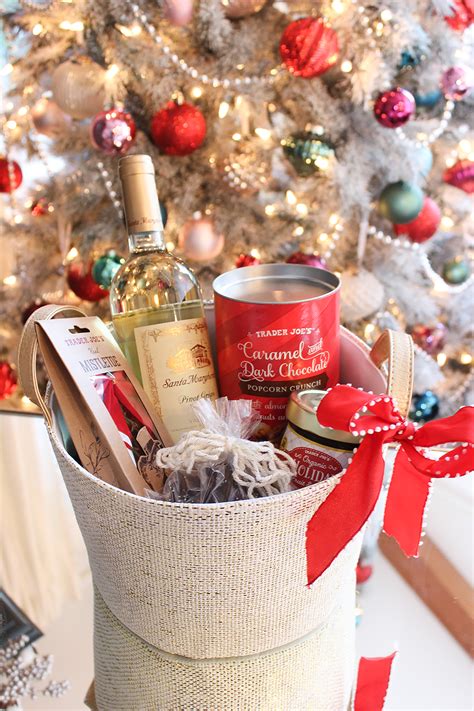 The Perfect Christmas Basket in 4 Steps - thewhitebuffalostylingco.com