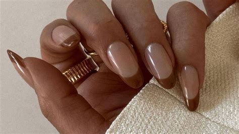 “Fall French Nails” sind die angesagteste Variante des Maniküre ...