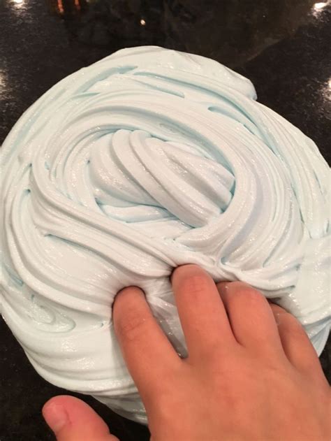 This blue fluffy slime is so satisfying! Recipe: Glue Shaving cream ...