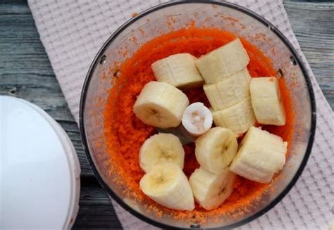 Apple-Banana Smoothie with Orange and Carrot