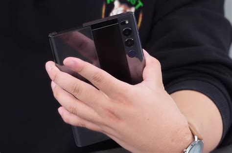 LG Rollable phone hands-on video shows the future that we could have had - Yanko Design