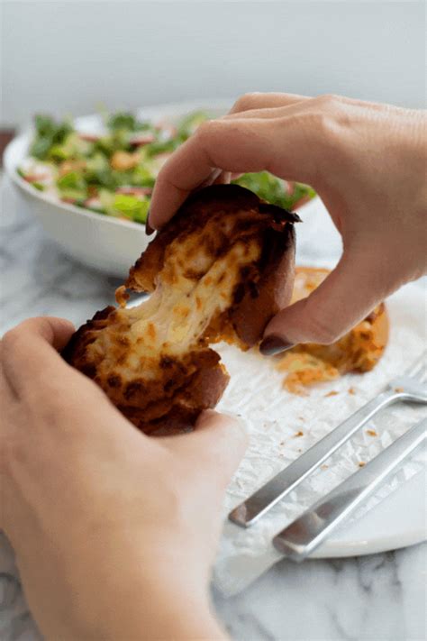 Easy Garlic Bread Pizza Recipe | My Everyday Table