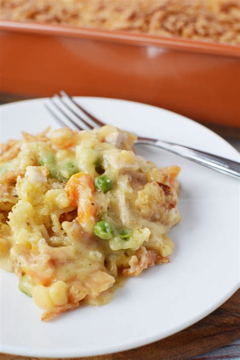 Chicken Cobbler Casserole - BubbaPie