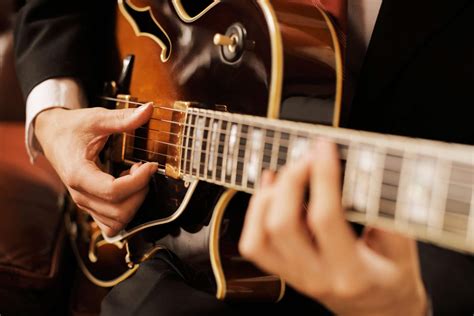 How to Start Getting Into JAZZ Guitar: 10 Tips