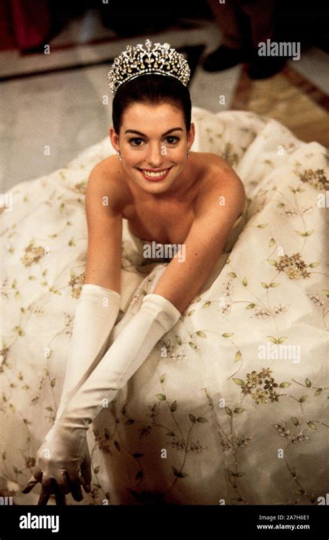 Princess diaries 2001 anne hathaway hi-res stock photography and images ...