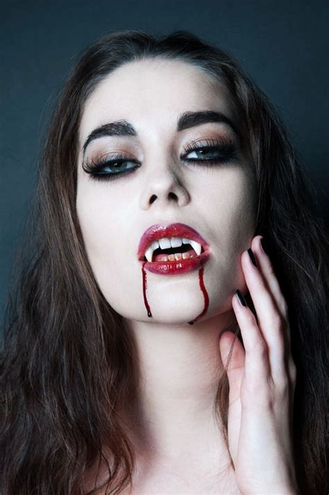 Pretty, Beautiful, Sexy & Scary Vampire Halloween Makeup Ideas