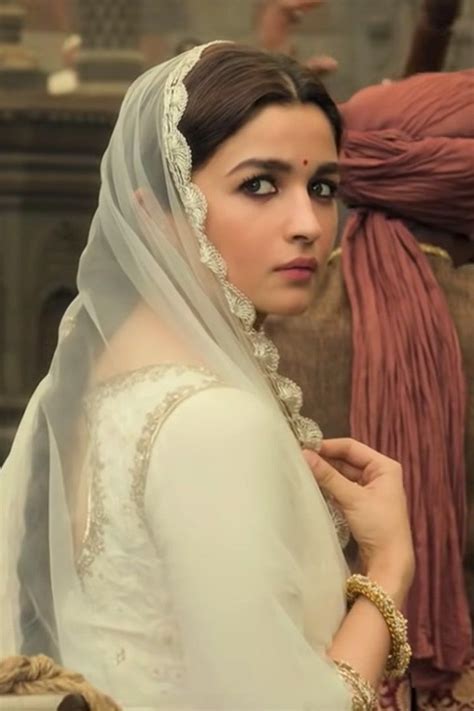 Kalank Trailer/Teaser: Alia Bhatt-Varun Dhawan's New Movie Trailer is Out | VOGUE | Vogue India ...