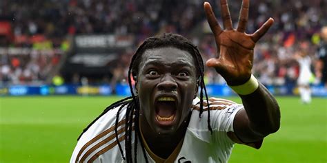 Bafetimbi Gomis - Player of the Week | Premier Skills English