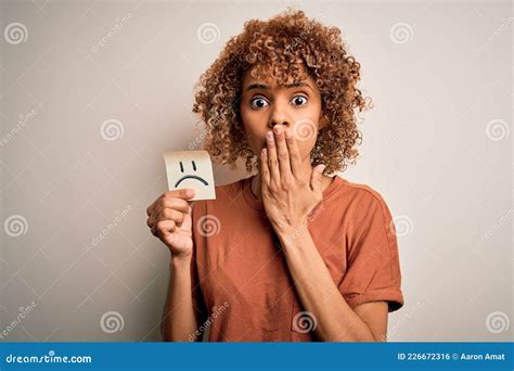 Young African American Woman with Curly Hair Holding Reminder Paper ...