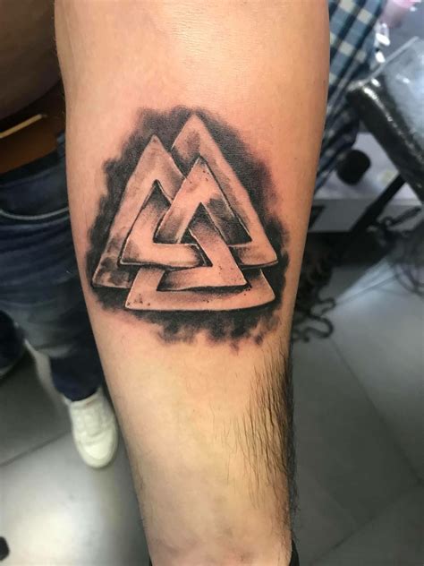 Norse valknut tattoo - gctiklo