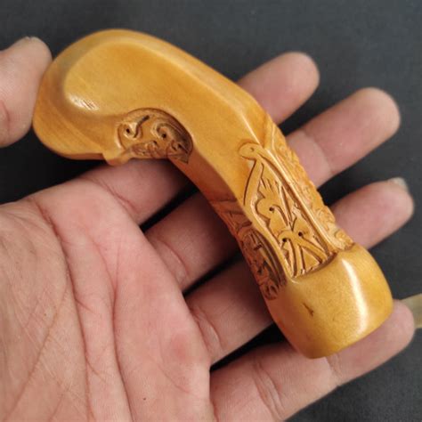 Jual Deder Keris Model Surakarta Kayu Cendana Jawa Ukir Putri Kinurung - Kota Surakarta - Pusaka ...