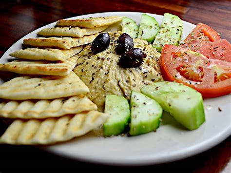 MEDITERRANEAN HUMMUS PLATTER - bite board