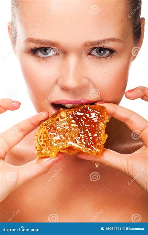 Femme avec du miel image stock. Image du dessert, bouche - 15964771