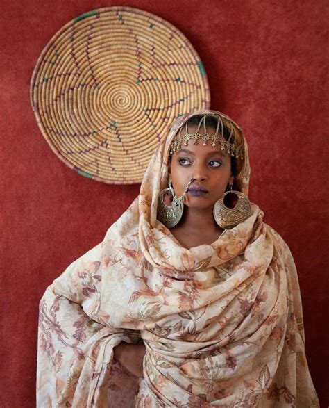 Sudanese woman wearing cultural gold jewellery in 2023 | African culture, Sudan art culture ...