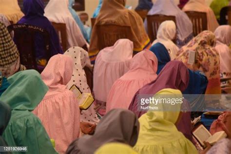 Dawoodi Bohra Muslims Photos and Premium High Res Pictures - Getty Images