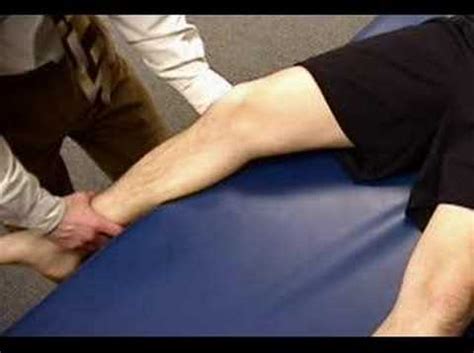 Knee Exam: Valgus Stress Test - YouTube