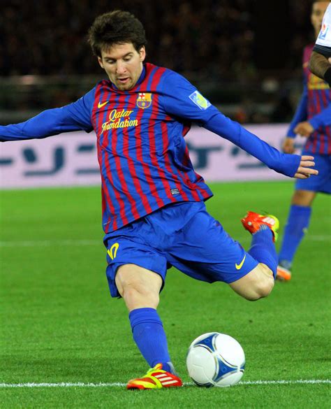 File:Lionel Messi Player of the Year 2011.jpg - Wikipedia