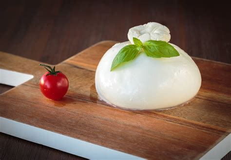 Mozzarella fior di latte e burrata: quali sono le differenze? - Casa Radicci