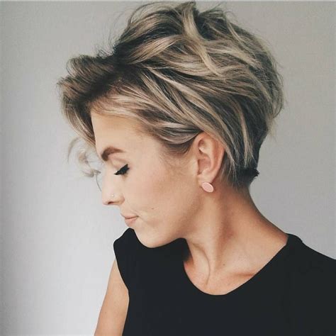 Short Haircuts For Thick Voluminous Hair - Wavy Haircut