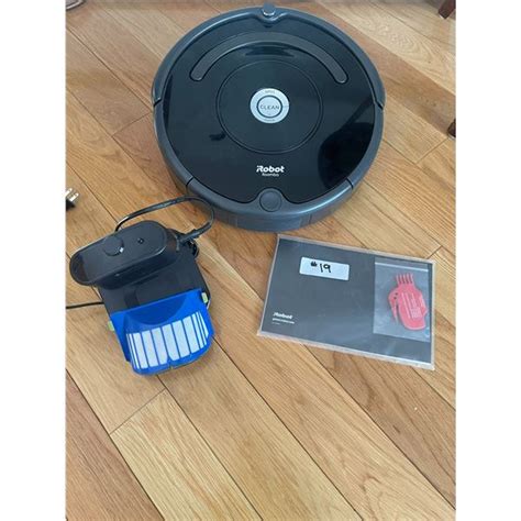 Roomba Vacuum - Like New - Beck Auctions Inc.