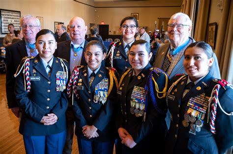 Congressional Medal of Honor recipients share ‘fox hole’ stories at Bob Hope Patriotic Hall ...