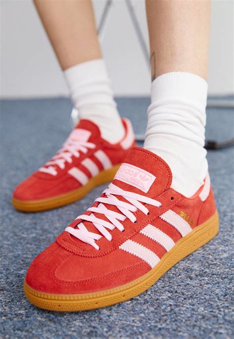 adidas Originals HANDBALL SPEZIAL UNISEX - Trainers - bright red/clear ...