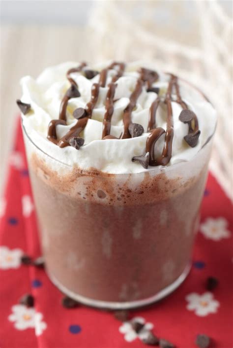 Nutella Hot Chocolate – Snacks and Sips