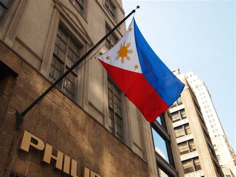 File:Philippine Flag.jpg - Wikimedia Commons