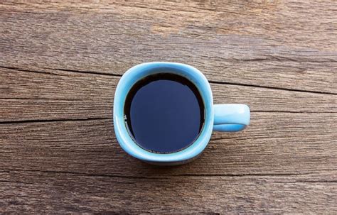 Premium Photo | Coffee cup on wooden table