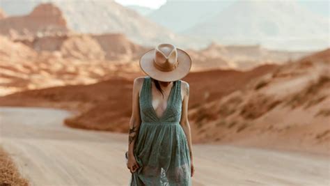 What to Wear in the Desert - Desert Travel Clothing Guide