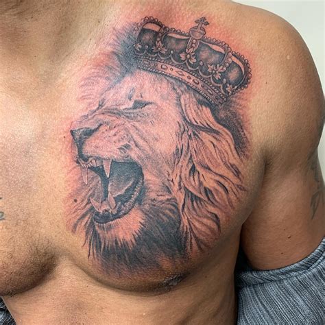 Discover more than 70 lion chest tattoo with crown super hot - esthdonghoadian