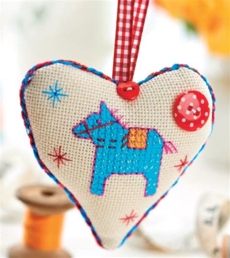 Dala Horse Decorations - Free Craft Project – Stitching - Crafts Beautiful Magazine