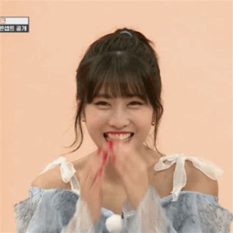 Twice Momo GIF - Twice Momo HiraiMomo - Discover & Share GIFs Hi Gif ...