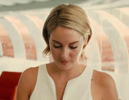 Look Up GIF - TheDivergentSeries Allegiant ShaileneWoodley - Discover ...